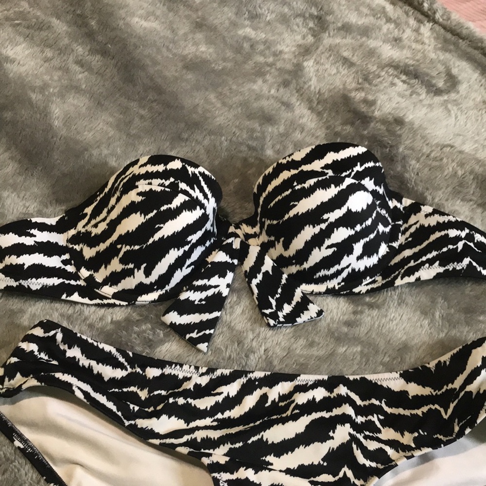 Victoria secret Zebra bikini - Picture 2 of 5